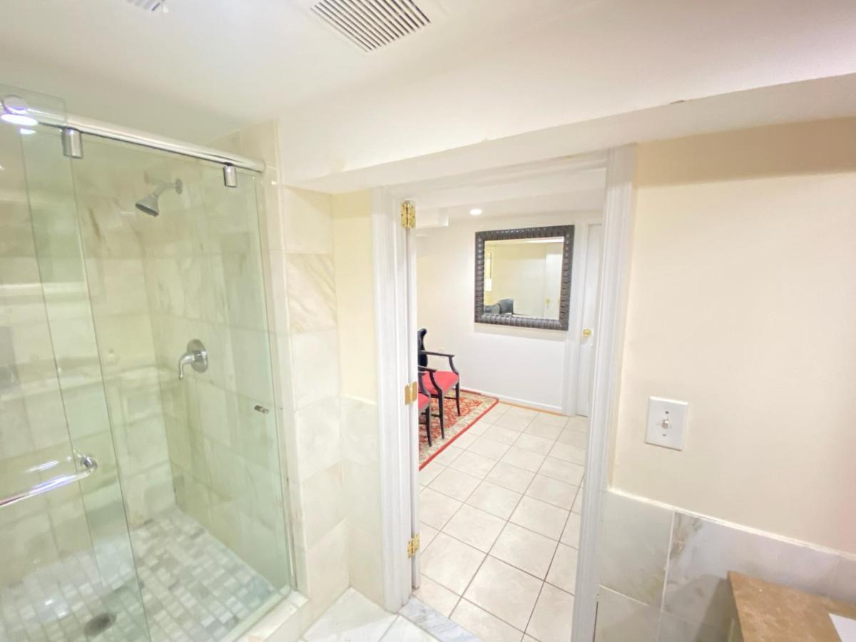 Comfy Basement Home 2 Bdrm1Den 3Queen Beds Washington Luaran gambar
